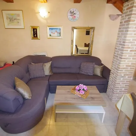Mery Holiday home Kavran