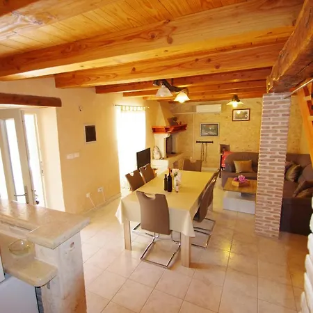 Mery Holiday home Kavran