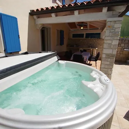 Holiday home Mery Kavran